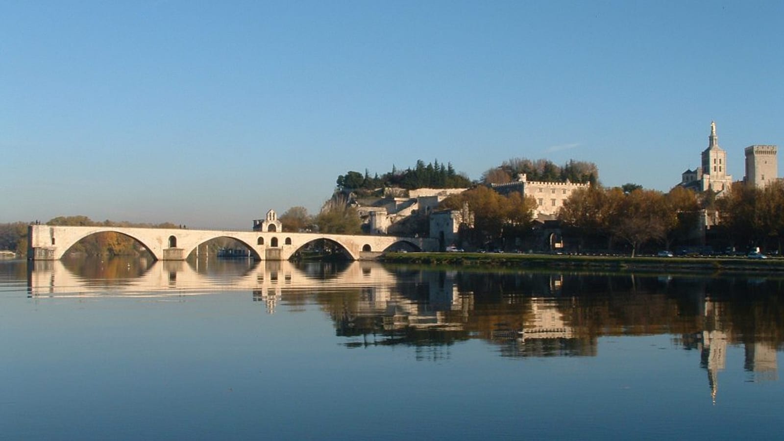 Avignon Travel Guide