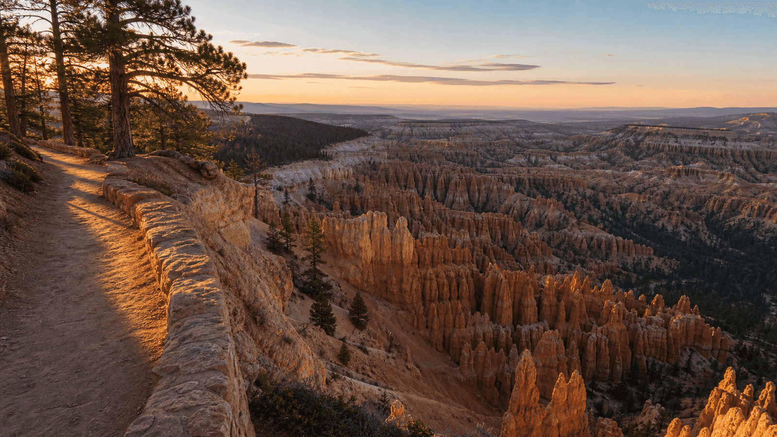 Rim path above an amphitheater of hoodoos